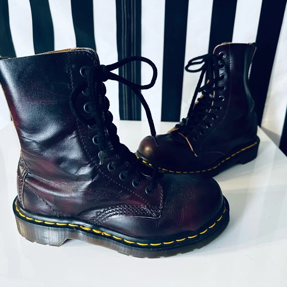 Dr. Martens Vintage Made in England Classic Pascal Boots in RARE Deep Purple!